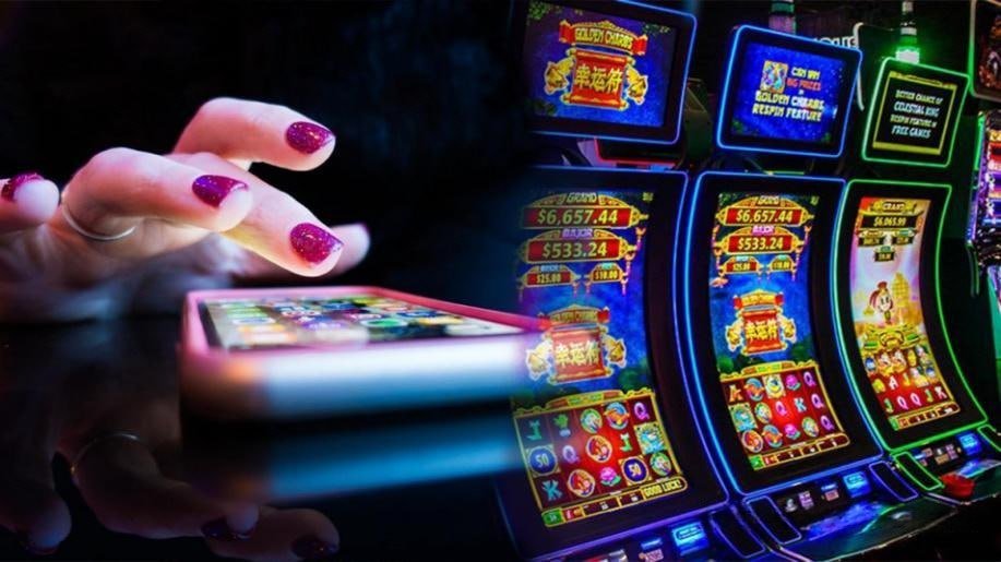 Filipino player joining a bingo room on php one using a mobile phone
